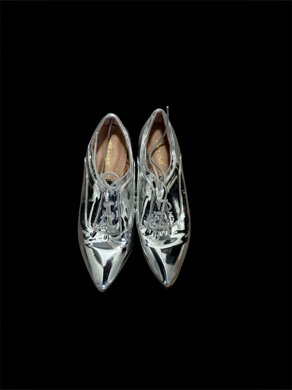 ✨ Chase + Chloe
Silver metallic lace up oxfords✨